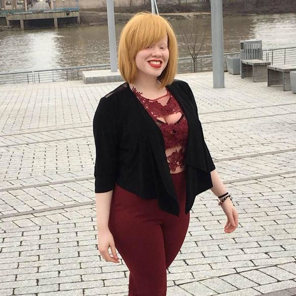 Meet your Posher, Loretta - Picture 1 of 1